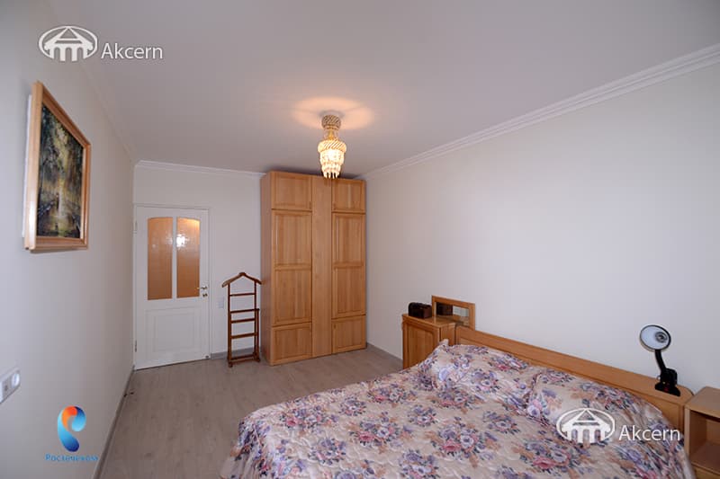 Квартира · 3 комн. · 90 м² · Кентрон