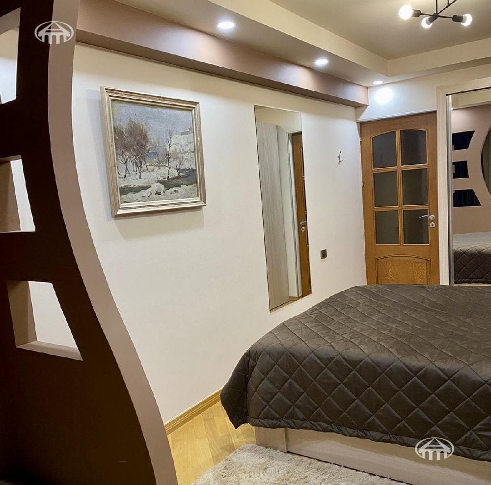 Квартира · 3 комн. · 90 м² · Арабкир