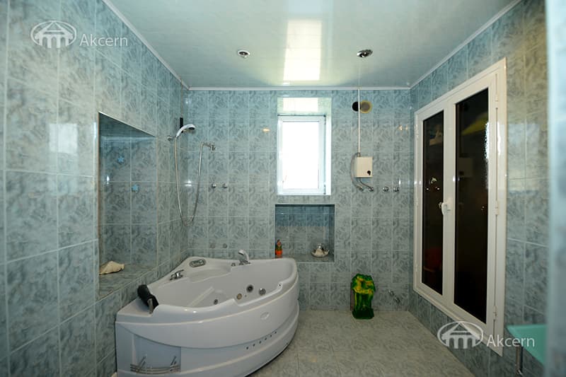 Квартира · 3 комн. · 127 м² · Кентрон