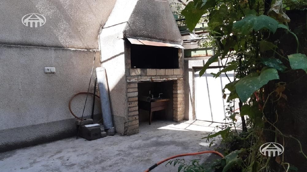 Дом · 5 комн. · 301 м² · Кентрон