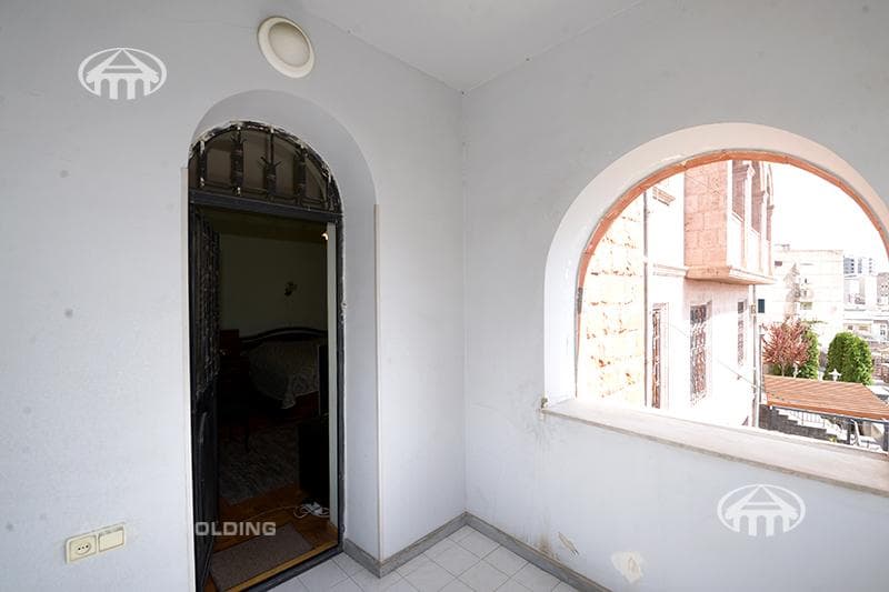 House · 5 rooms · 220 m² · Arabkir