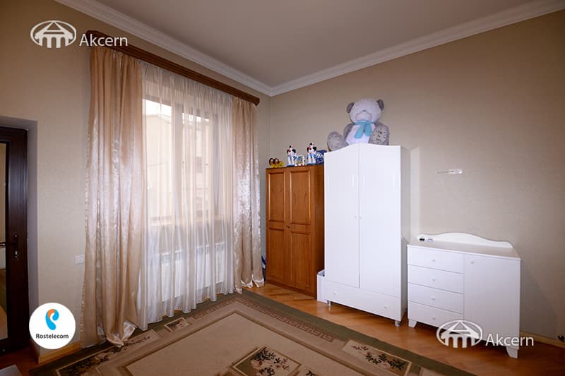 Առանձնատուն · 6 սեն. · 427 մ² · Կենտրոն