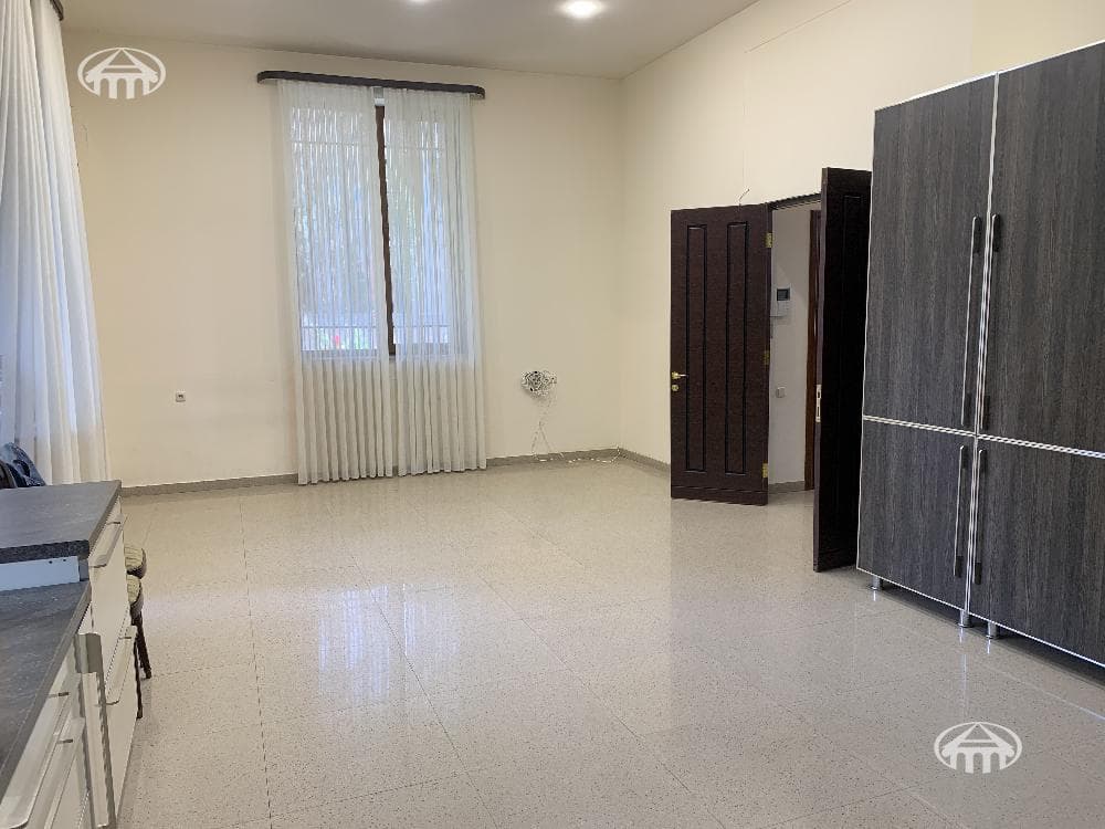 Առանձնատուն · 7 սեն. · 630 մ² · Կենտրոն