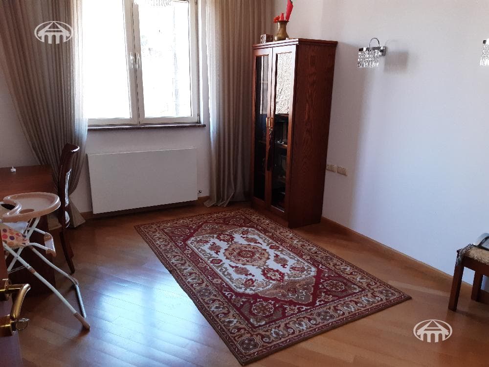 Квартира · 4 комн. · 135 м² · Кентрон