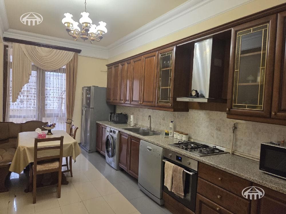 Квартира · 3 комн. · 151 м² · Кентрон