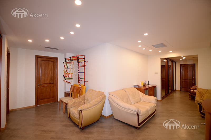 Apartment · 4 rooms · 164 m² · Kentron