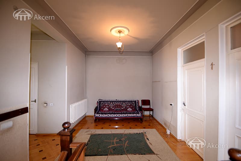 House · 7 rooms · 460 m² · Kentron