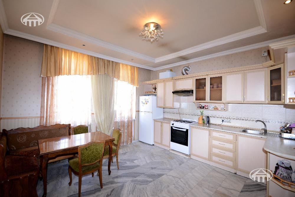 Առանձնատուն · 5 սեն. · 319 մ² · Քանաքեռ-Զեյթուն