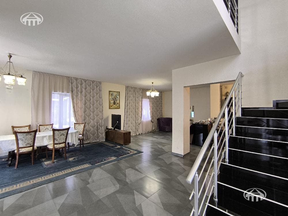 Mansion · 4 rooms · 177 m² · Avan