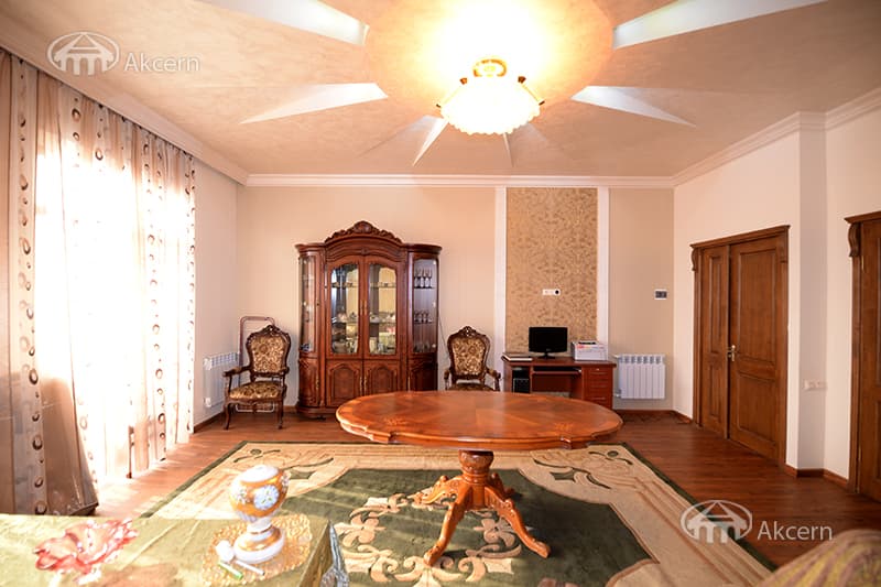 Apartment · 4 rooms · 162 m² · Arabkir