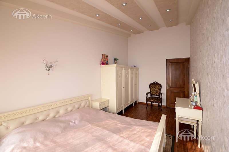 Apartment · 4 rooms · 162 m² · Arabkir