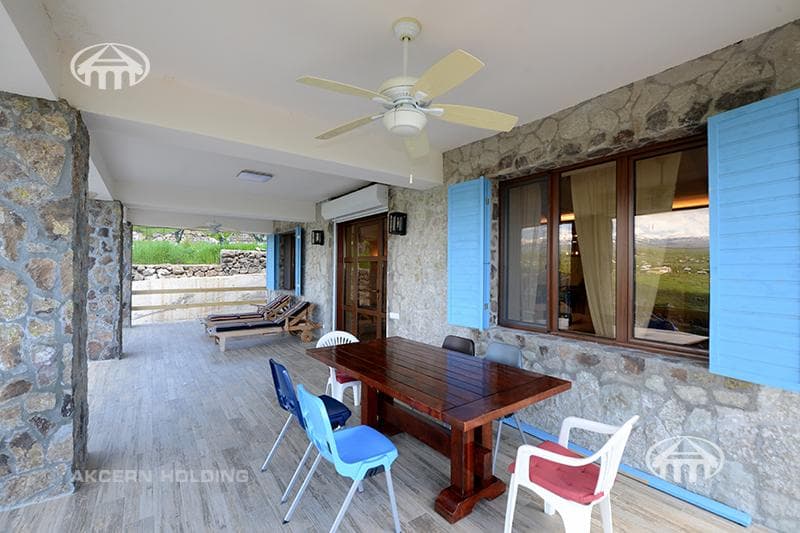 Mansion · 4 rooms · 244 m² · Saghmosavan