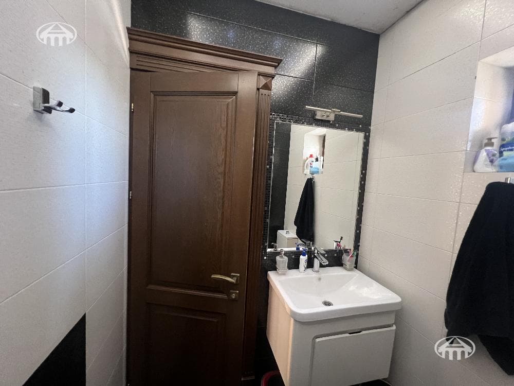 Apartment · 4 rooms · 132 m² · Kentron