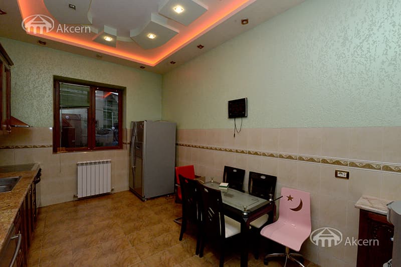 Առանձնատուն · 7 սեն. · 680 մ² · Կենտրոն