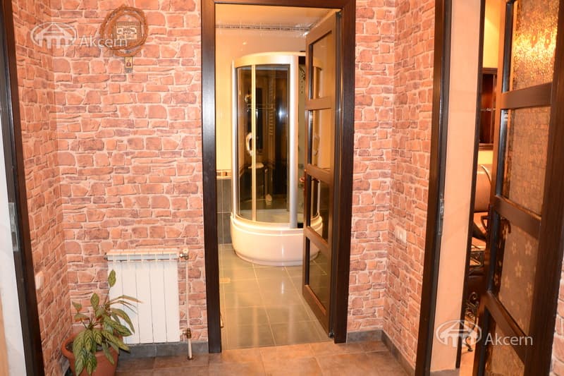 Առանձնատուն · 7 սեն. · 330 մ² · Կենտրոն