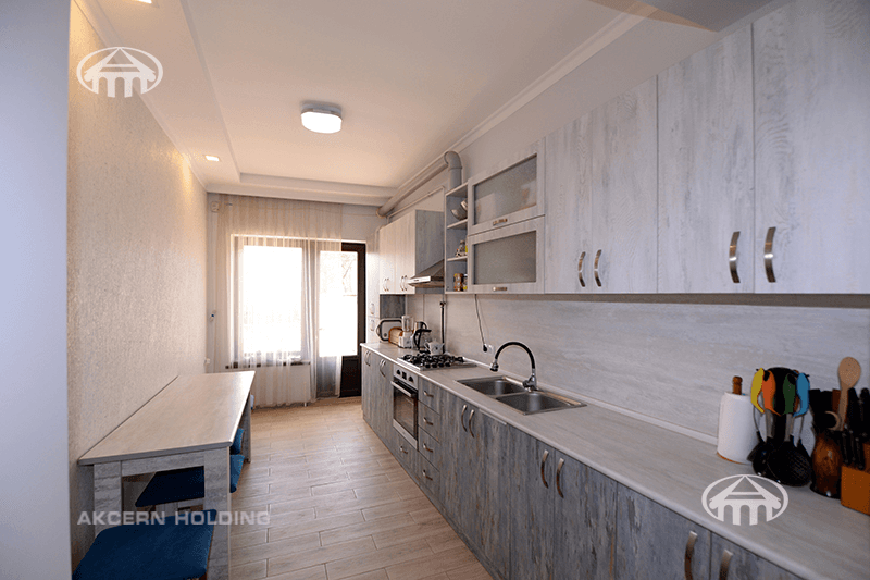 Mansion · 5 rooms · 151 m² · v. Arinj