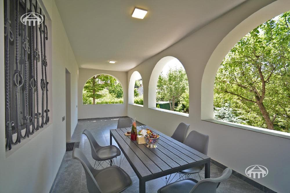Особняк · 4 комн. · 272 м² · Птгни