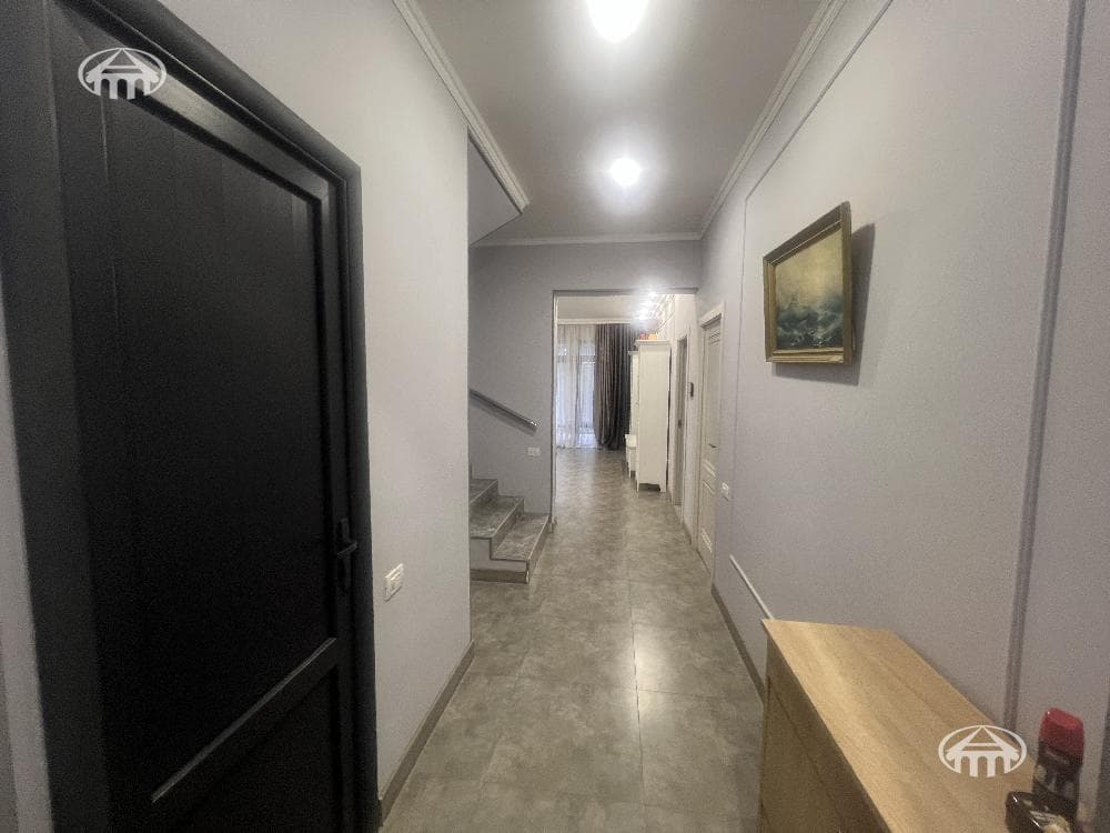 Առանձնատուն · 5 սեն. · 205 մ² · Շենգավիթ