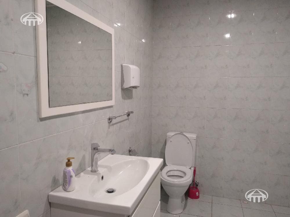 Գրասենյակ · 218 մ² · Կենտրոն
