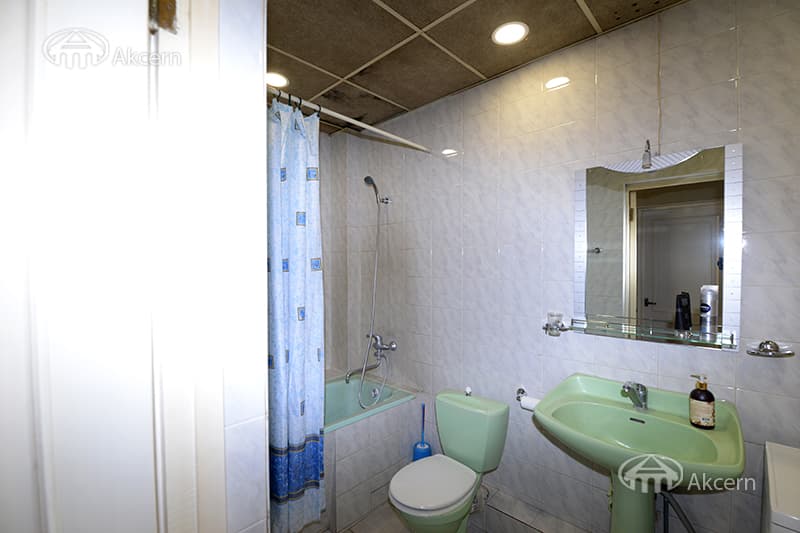 House · 7 rooms · 460 m² · Kentron