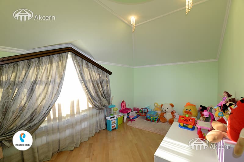 Առանձնատուն · 5 սեն. · 245 մ² · Կենտրոն