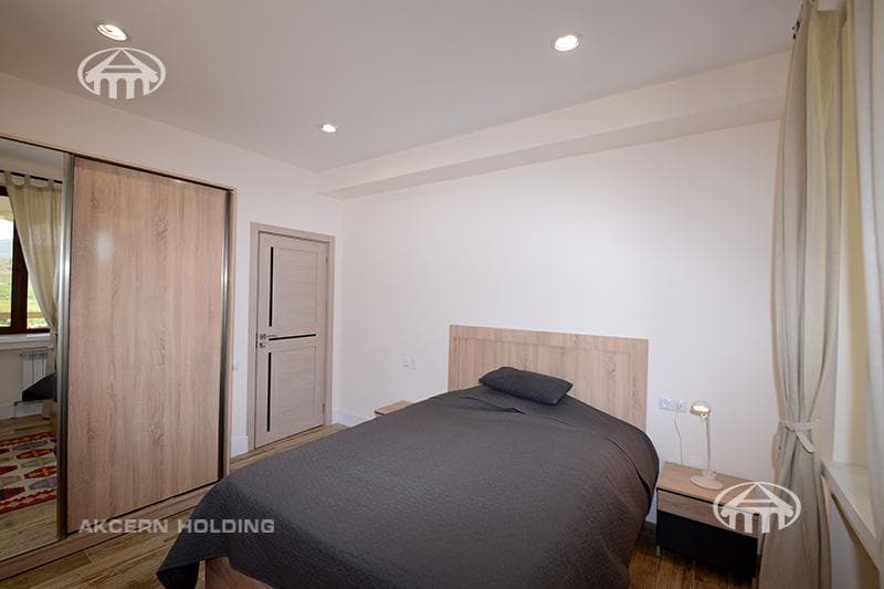 Mansion · 4 rooms · 244 m² · Saghmosavan