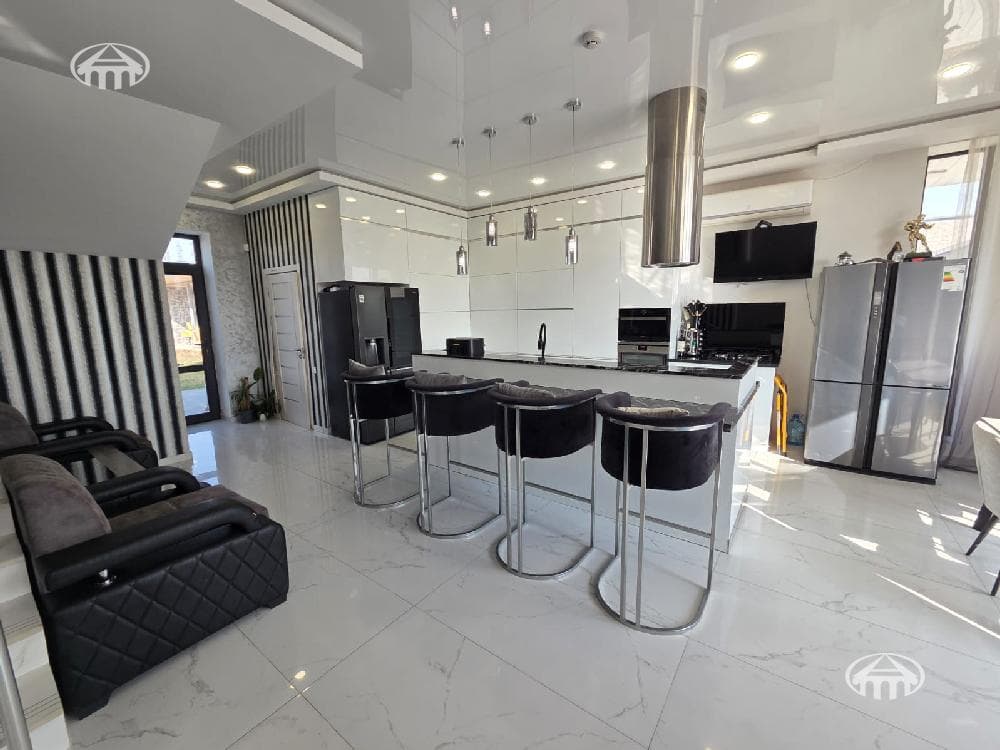 Особняк · 5 комн. · 300 м² · с. Ариндж