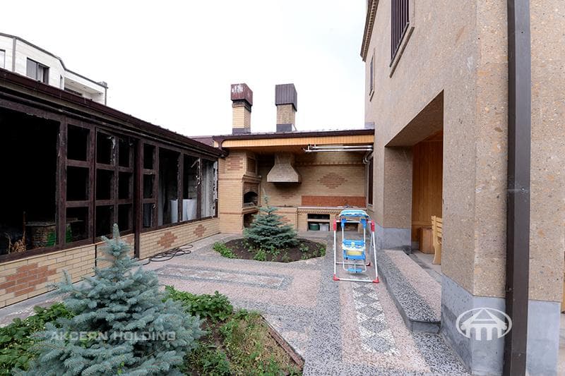 Առանձնատուն · 6 սեն. · 590 մ² · Քանաքեռ-Զեյթուն