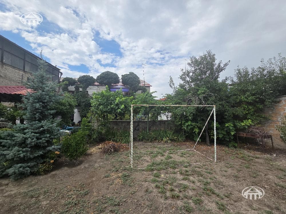 Дом · 5 комн. · 319 м² · Шенгавит