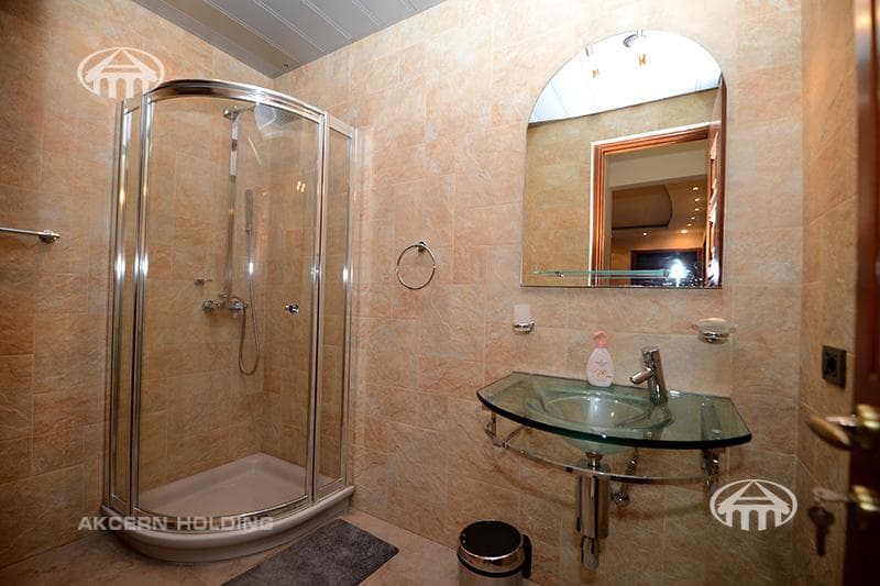 Квартира · 4 комн. · 165 м² · Кентрон