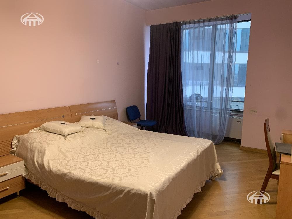 Apartment · 4 rooms · 192 m² · Kentron