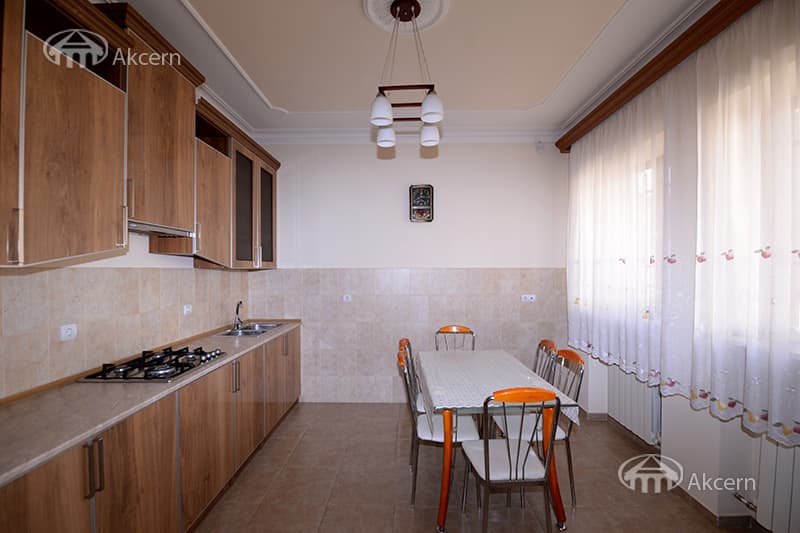 Особняк · 4 комн. · 240 м² · Аджапняк