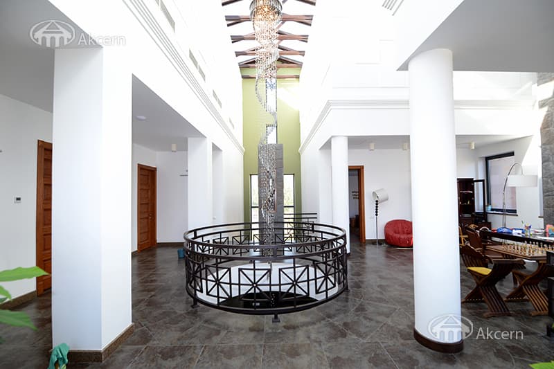 Mansion · 5 rooms · 1,014 m² · Vahagni