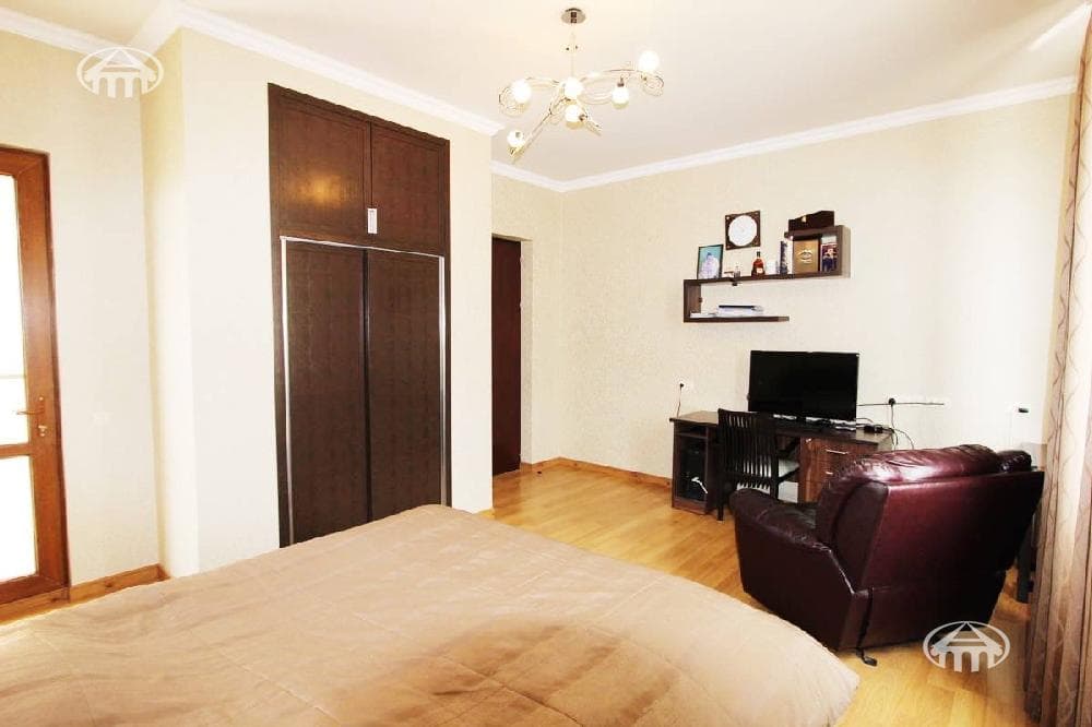 Mansion · 5 rooms · 681 m² · Nor Nork