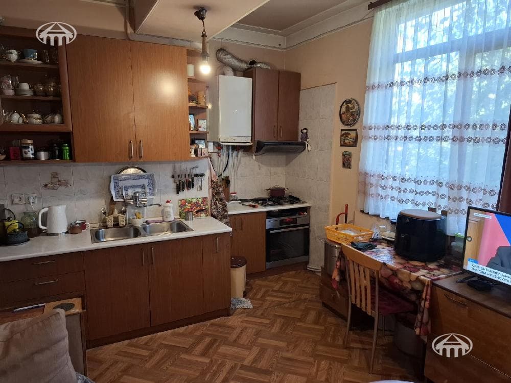Apartment · 6 rooms · 191 m² · Kentron