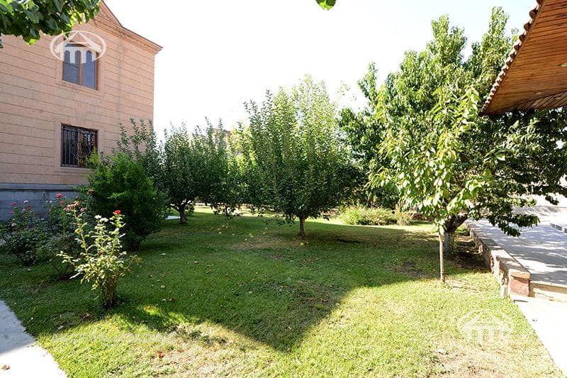 Առանձնատուն · 6 սեն. · 360 մ² · Էրեբունի