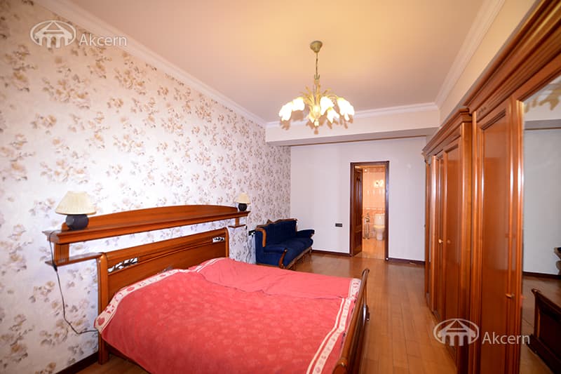Квартира · 4 комн. · 186 м² · Кентрон