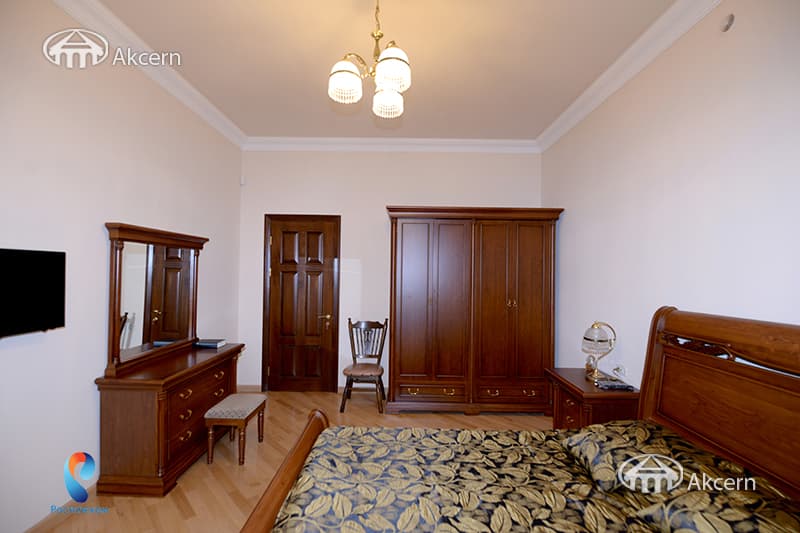 Дом · 6 комн. · 370 м² · Арабкир