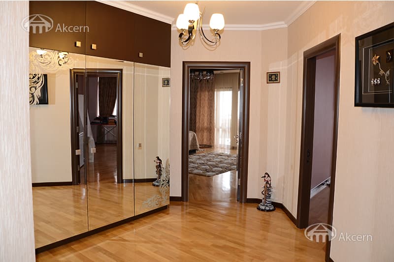 Квартира · 4 комн. · 276 м² · Арабкир
