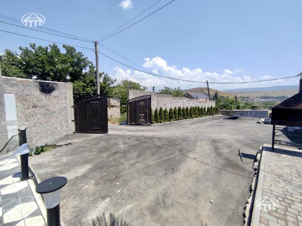 Առանձնատուն · 4 սեն. · 338 մ² · Առինջ