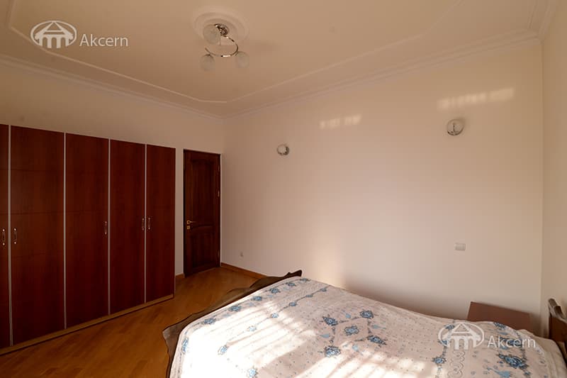 Особняк · 4 комн. · 240 м² · Аджапняк