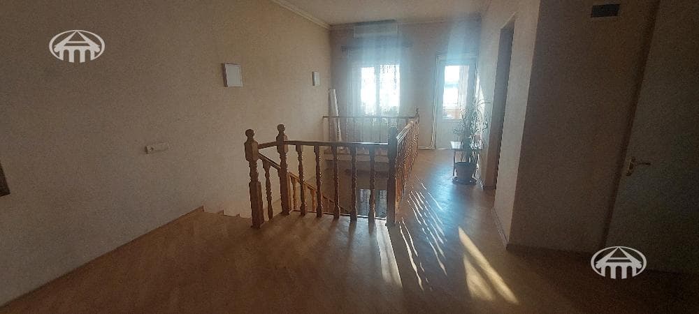 House · 4 rooms · 238 m² · Erebuni