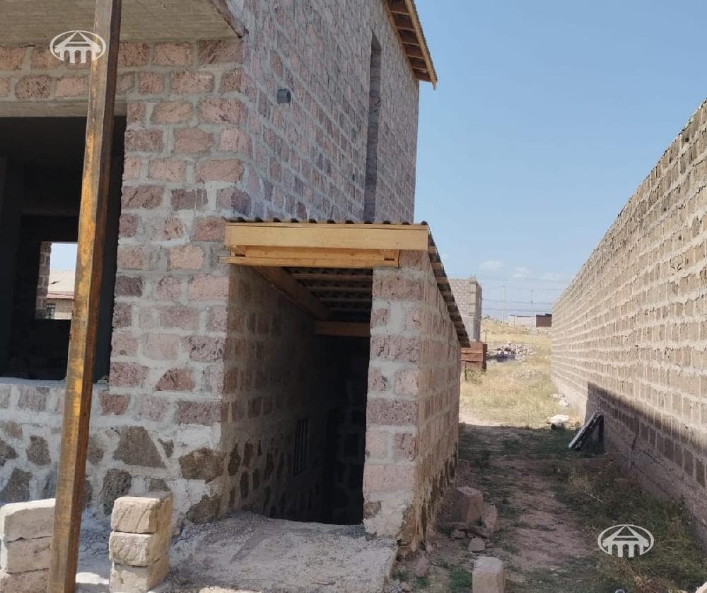 Առանձնատուն · 209 մ² · Եղվարդ