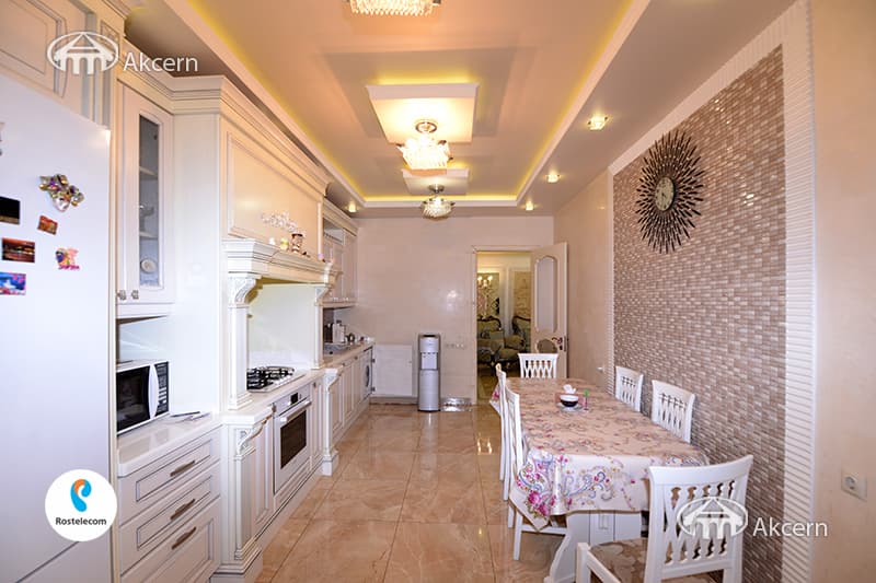 Квартира · 4 комн. · 180 м² · Кентрон