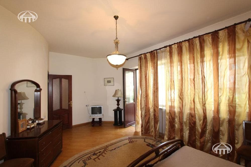 Дом · 5 комн. · 435 м² · Арабкир