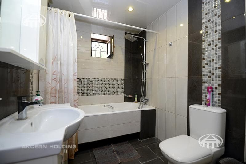 House · 5 rooms · 162 m² · Kentron