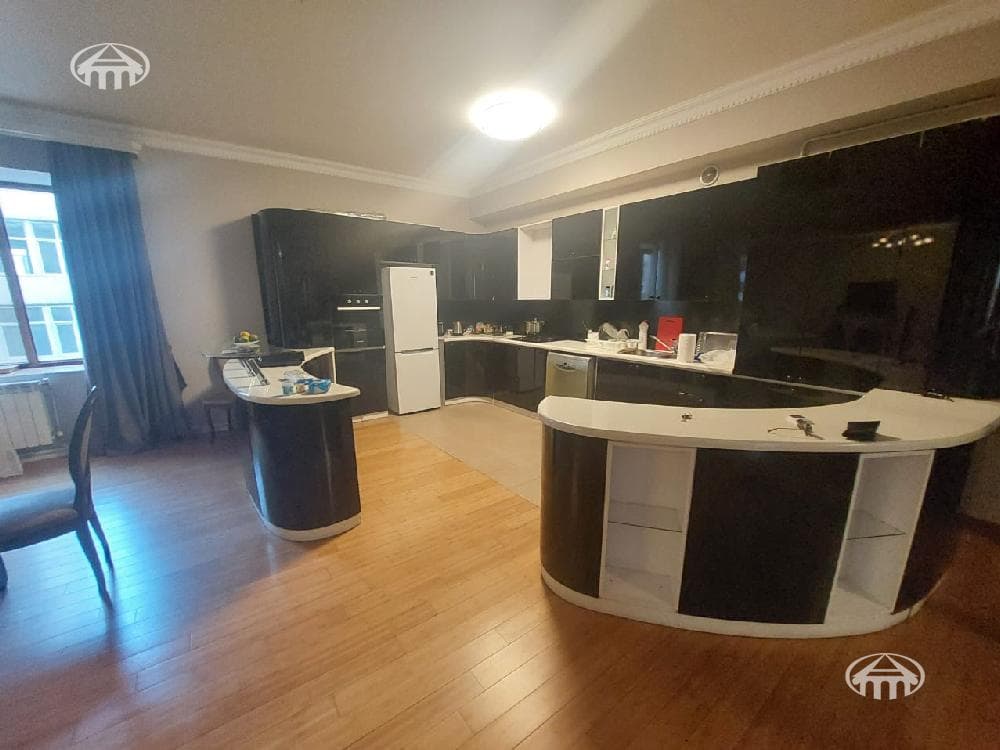 Apartment · 3 rooms · 129 m² · Kentron — photo 3 / 12