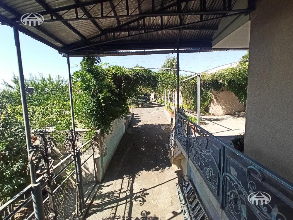 House · 8 rooms · 459 m² · Nor Nork
