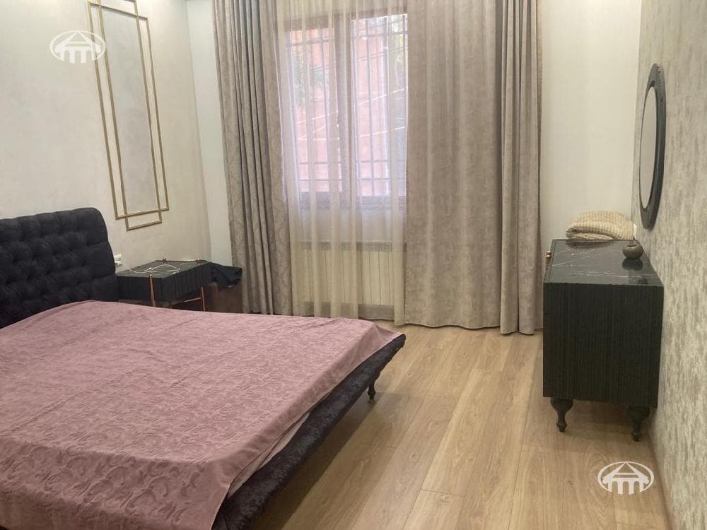 House · 5 rooms · 310 m² · Erebuni