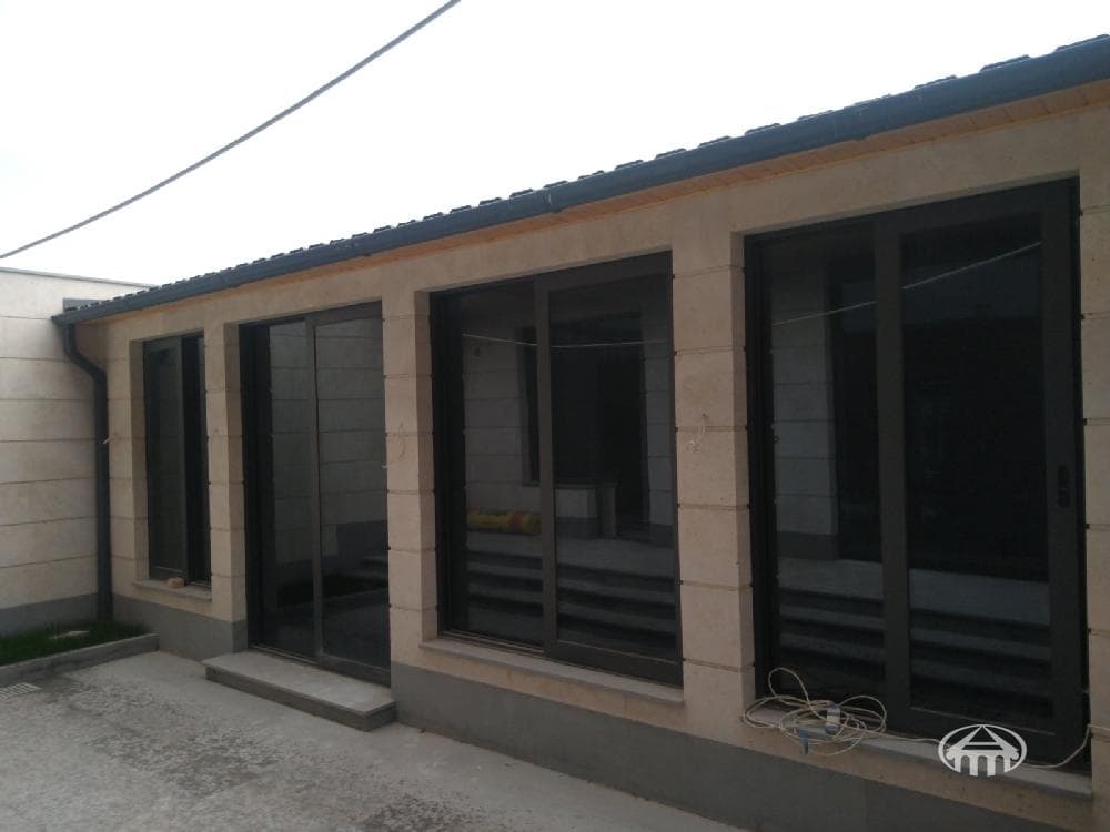 House · 5 rooms · 236 m² · Zovuni